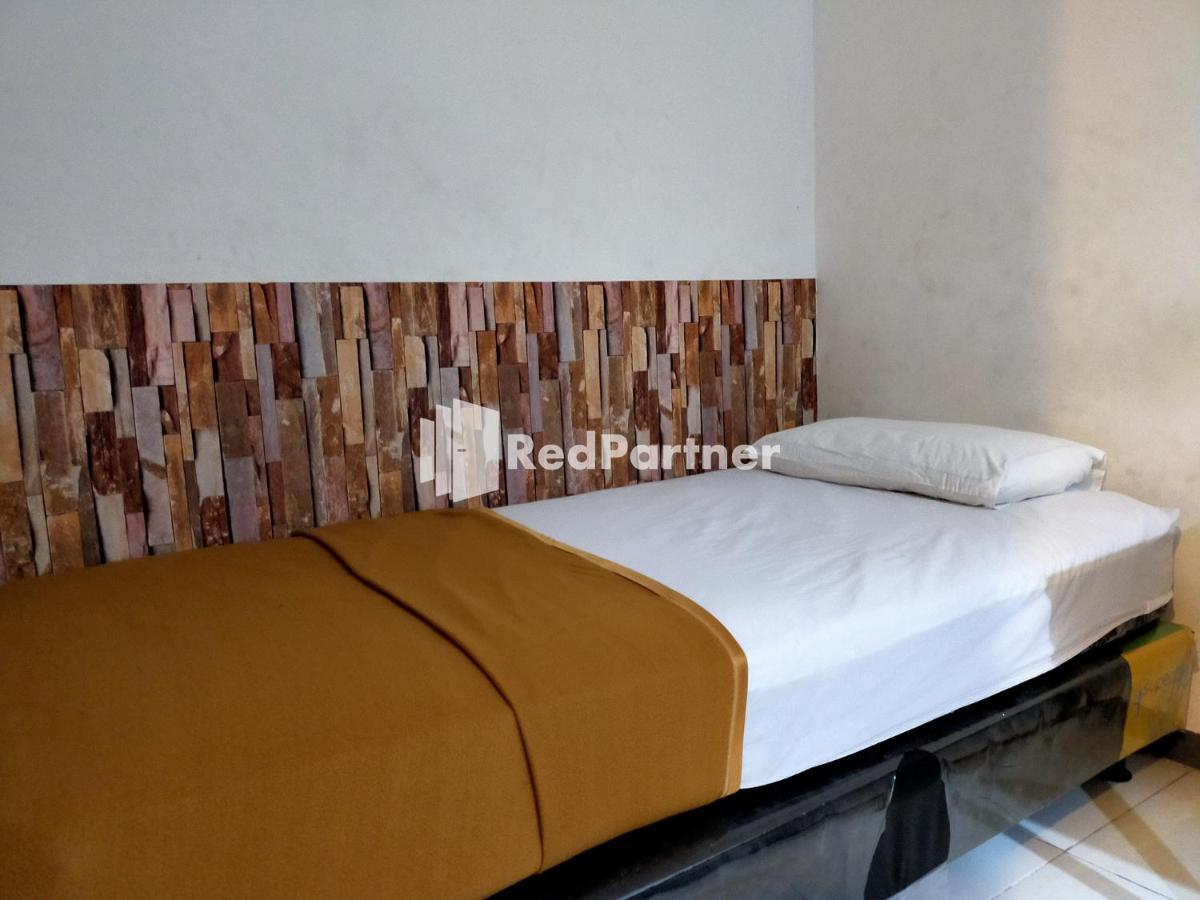 Hotel Ayu Lestari Ternate Redpartner Екстер'єр фото